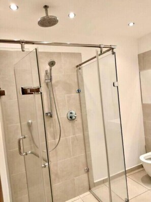 Shower - 3BR Apartment @ Aurora (Accra)