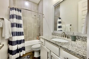 Shower, hair dryer, towels, soap - 4 Bedroom Contemporary Model Home (Las Cruces)