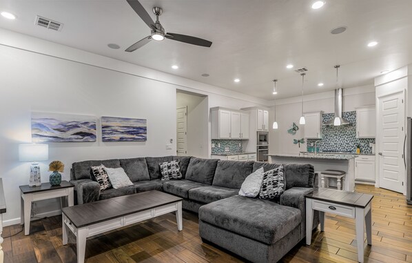 Smart TV, fireplace - 4 Bedroom Contemporary Model Home (Las Cruces)