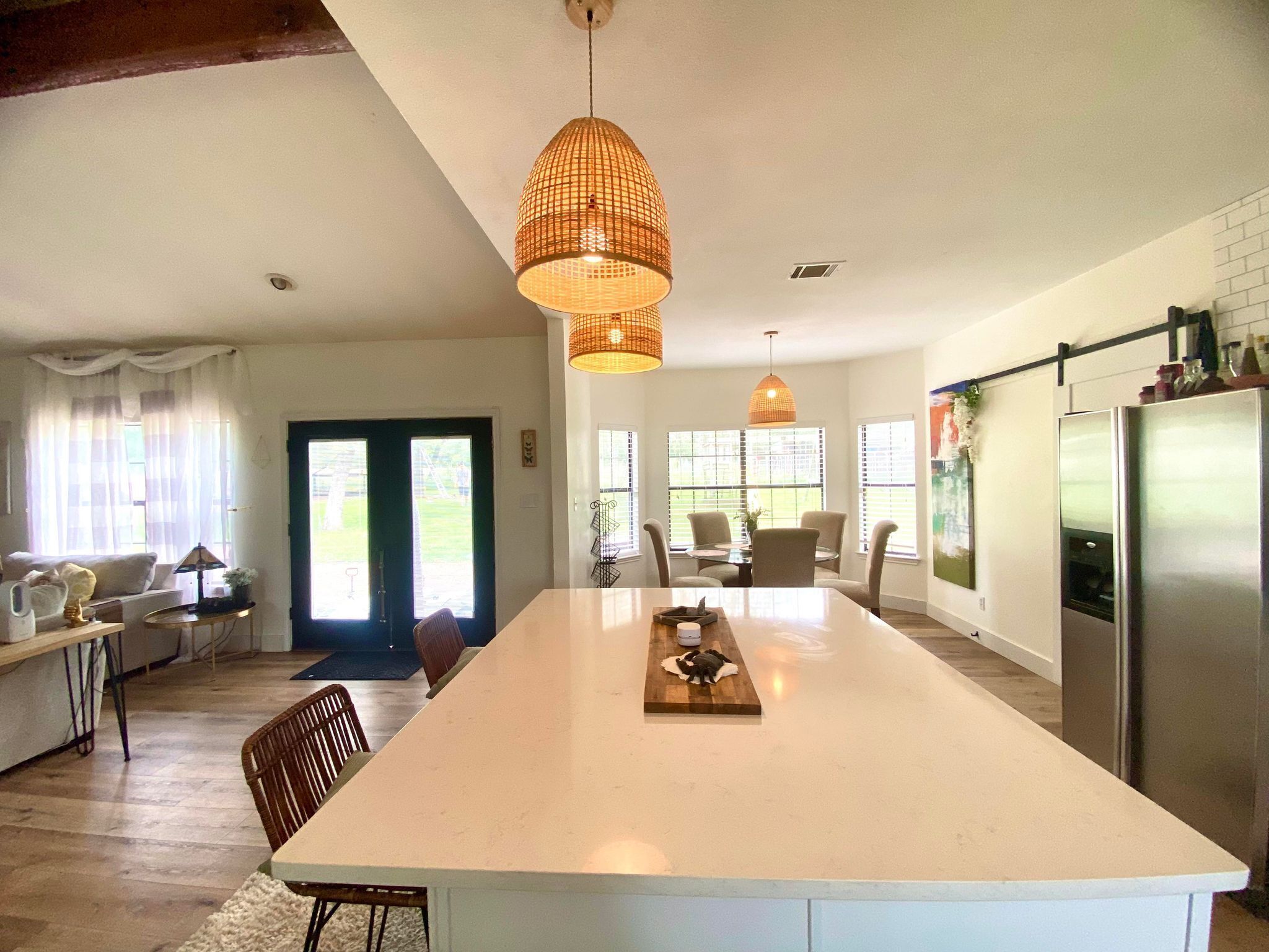 Cedar Creek Chateau, 15 mi from Downtown Austin, swings, treehouse, fun for all!