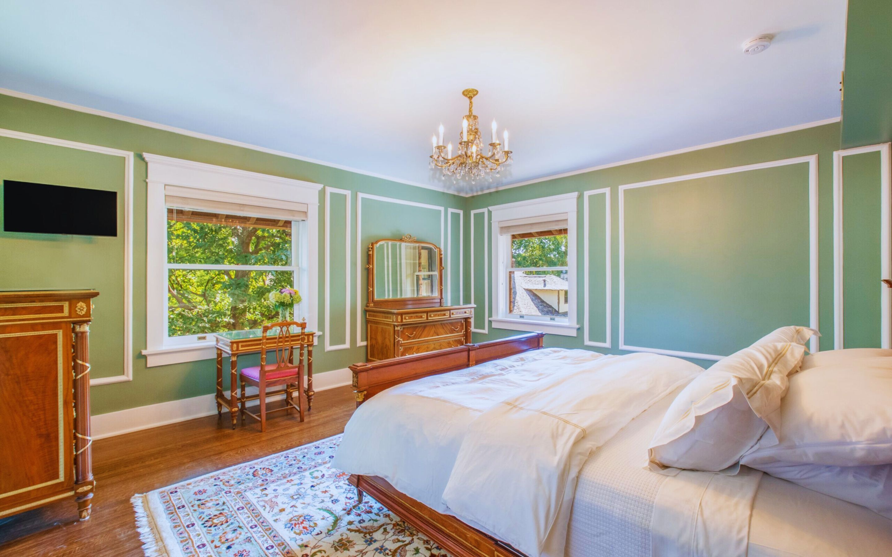 9 bedrooms, desk, iron/ironing board, free WiFi