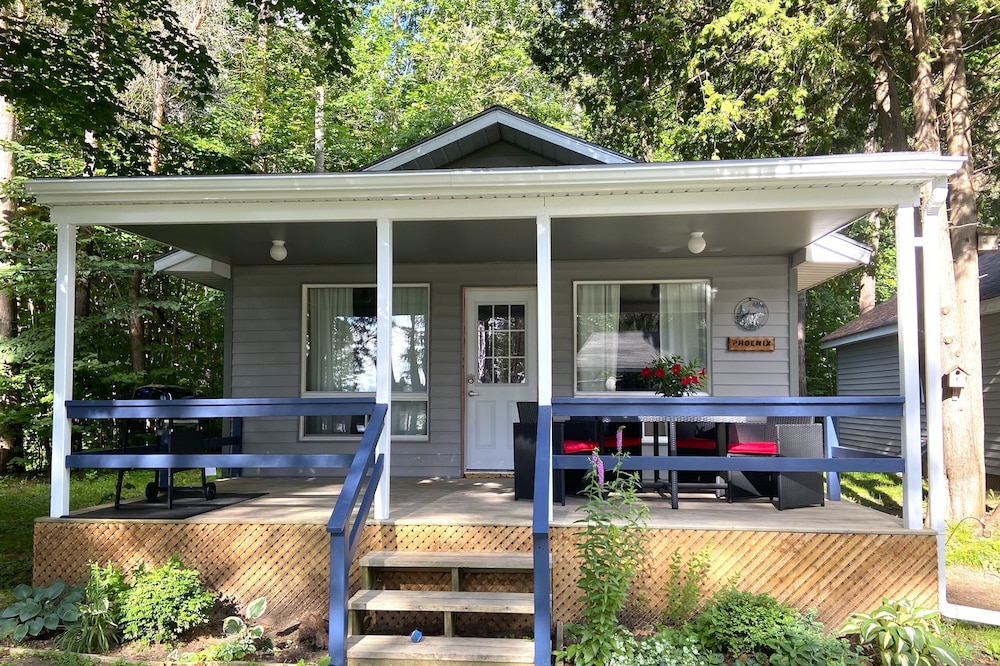 "phoenix" Cottage