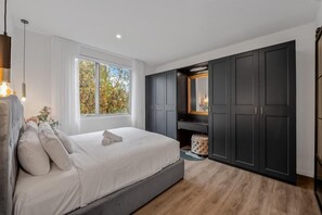 2 bedrooms - StayCentral - Prahran Penthouse - Mount St, Prahran - 2 Bedrooms, 2 Beds, 2 Bathrooms, 1 secure parking spot and a permit for street parking. (Prahran)