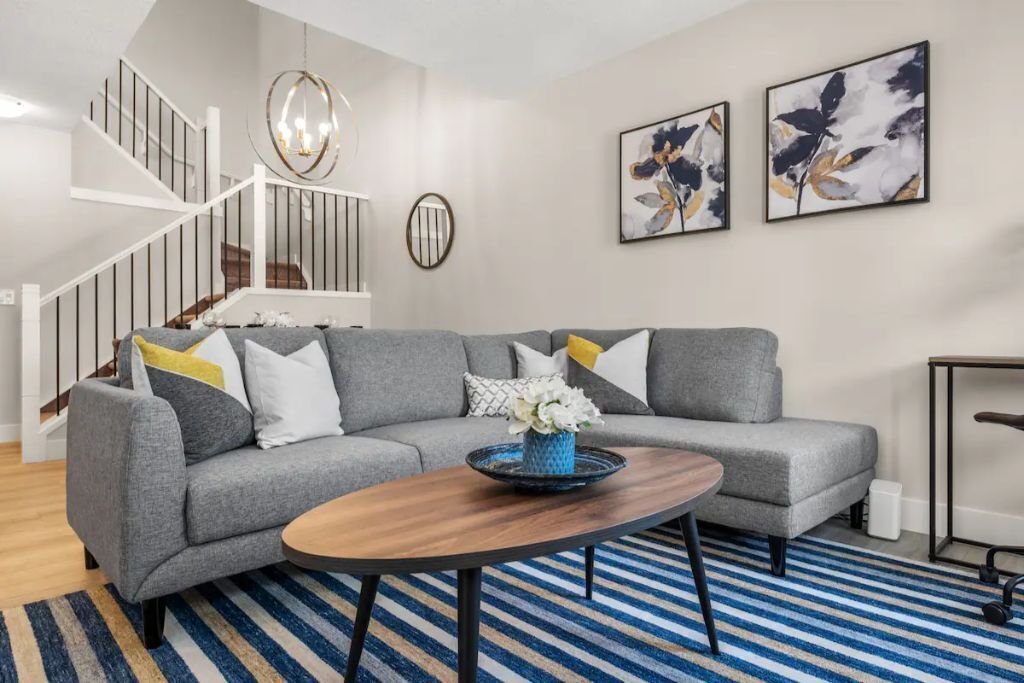 Stylish 3BR Townhouse by Airport~10% off on weekly & 15% off on Monthly stays!