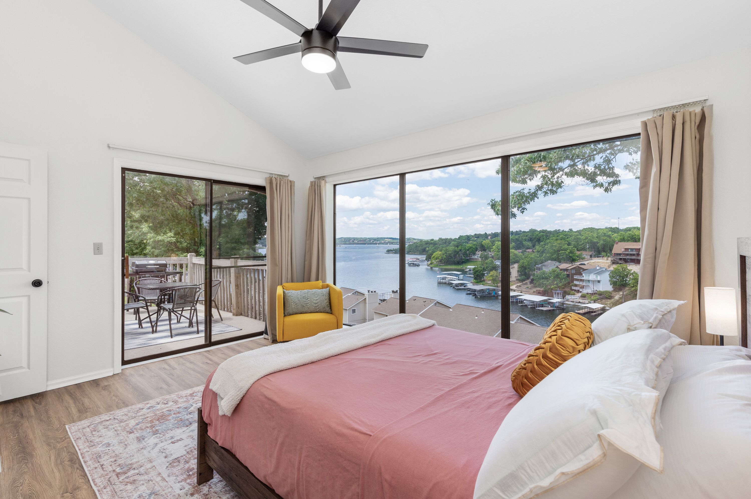 Lake View Family Friendly Condo by Pool