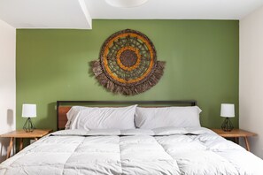 3 bedrooms, desk, free WiFi, bed sheets - Modern 3 bed/2 bath in Park Hill (Denver)