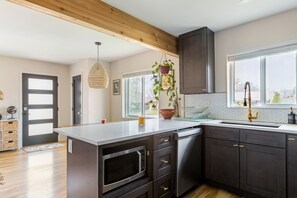 Fridge, microwave, oven, stovetop - Modern 3 bed/2 bath in Park Hill (Denver)