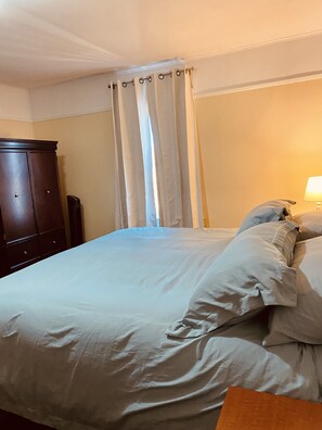 3 chambres, fer et planche à repasser, Wi-Fi, draps fournis