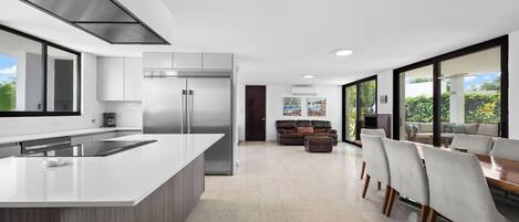 冰箱、微波炉、烤箱、炉灶