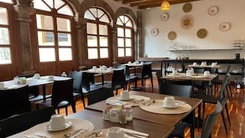 Petit déjeuner préparé à la commande compris tous les jours