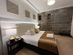 Superior kamer | Een kluis op de kamer, verduisterende gordijnen, geluiddichte muren