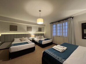 Habitación familiar | Caja fuerte, cortinas opacas, sistema de insonorización y wifi gratis