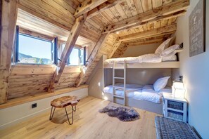 4 bedrooms, WiFi, bed sheets