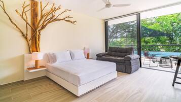 Basic Suite | Minibar, in-room safe, desk, laptop workspace