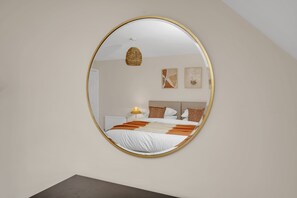 4 slaapkamers, een strijkplank/strijkijzer, gratis wifi, beddengoed