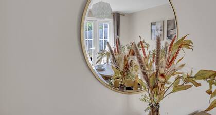 Spacious 4BRM Townhouse – Ideal for Contractors, Corporate Stays & Family Visits