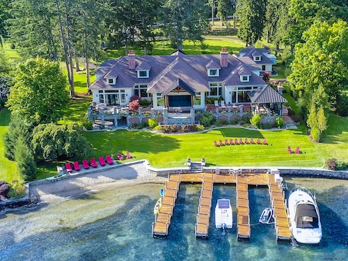 Bolton Manor ~ Massive Lakefront, Beach, and Hot Tub.