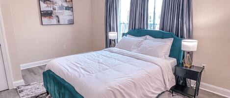 2 chambres, bureau, fer et planche Ă repasser, lit parapluie