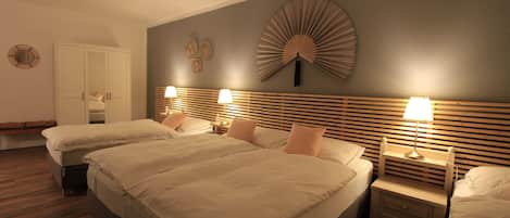 Comfort-Vierbettzimmer | Schreibtisch, schallisolierte Zimmer, kostenloses WLAN