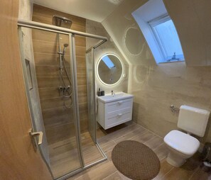 Dobbelt- eller tomannsrom – comfort | Bad | Toalettartikler (inkludert) og hårføner