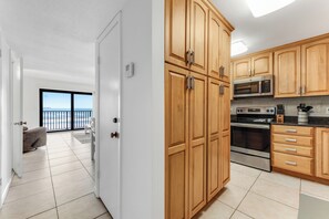 Coffee/tea maker, fridge, microwave, oven - Oceanfront Charmer (Ormond Beach)