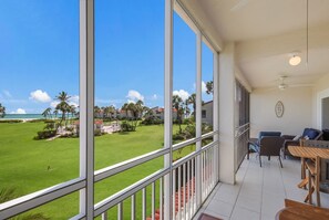 Outdoor dining - Beachfront Bliss: 2/2 with Stunning Gulf Views! (Longboat Key)