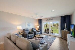 TV, DVD player, books, video library - Beachfront Bliss: 2/2 with Stunning Gulf Views! (Longboat Key)