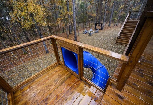 Luxury Creek Cabin w/ Slide, Hot Tub & Fire Pit