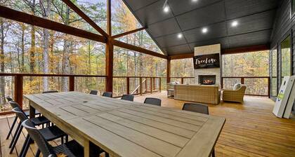 Luxury Creek Cabin w/ Slide, Hot Tub & Fire Pit