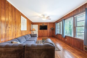 Smart TV, fireplace, DVD player