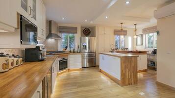 Executive Villa, Multiple Beds, Ensuite, Beach View | Private kitchen | Full-size fridge, microwave, oven, stovetop