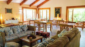 Télévision à écran plat, station d'accueil MP3, chauffage par le sol