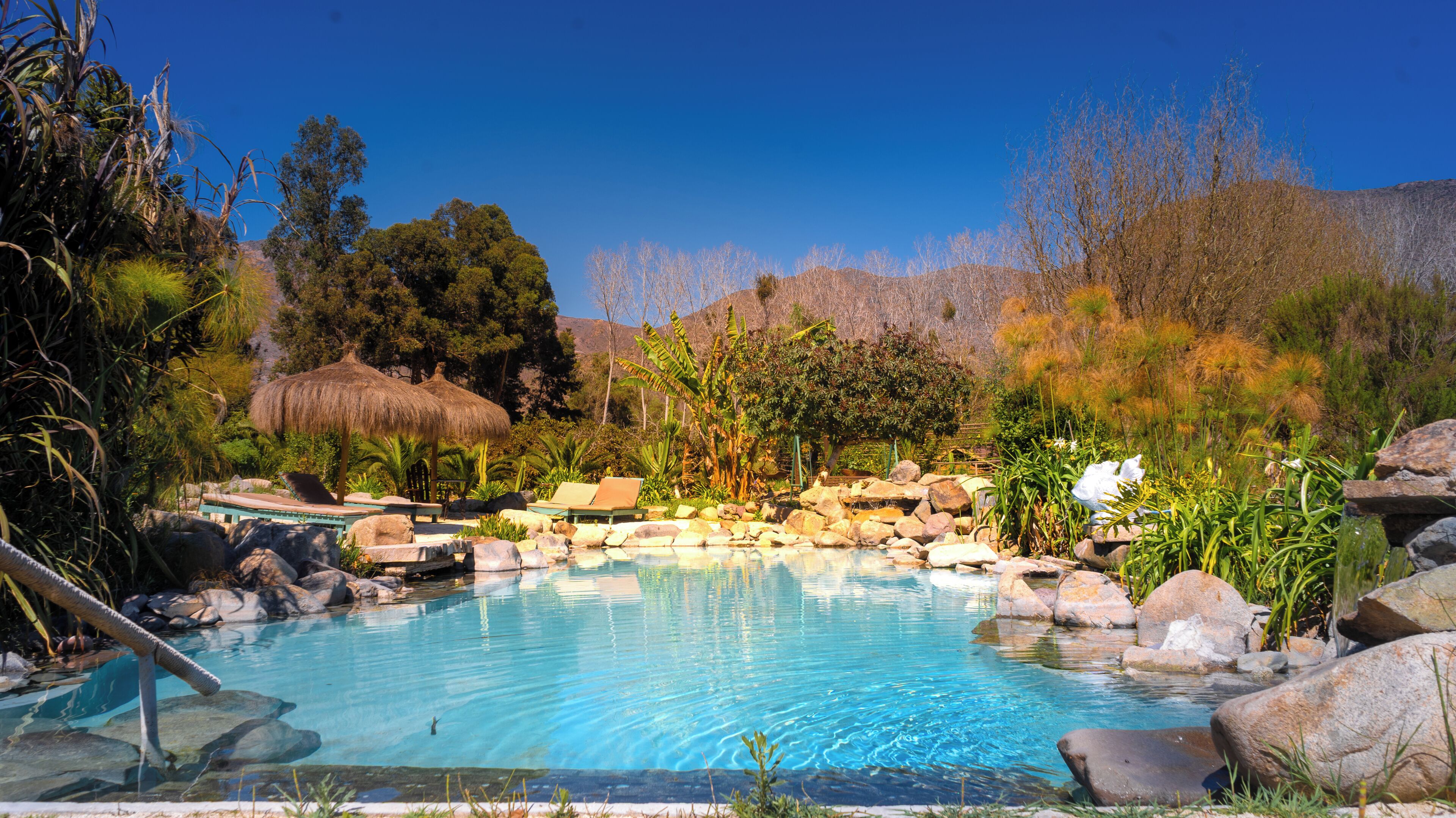 Piscine intérieure, piscine extérieure