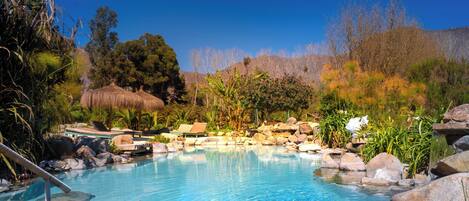 Piscine intérieure, piscine extérieure