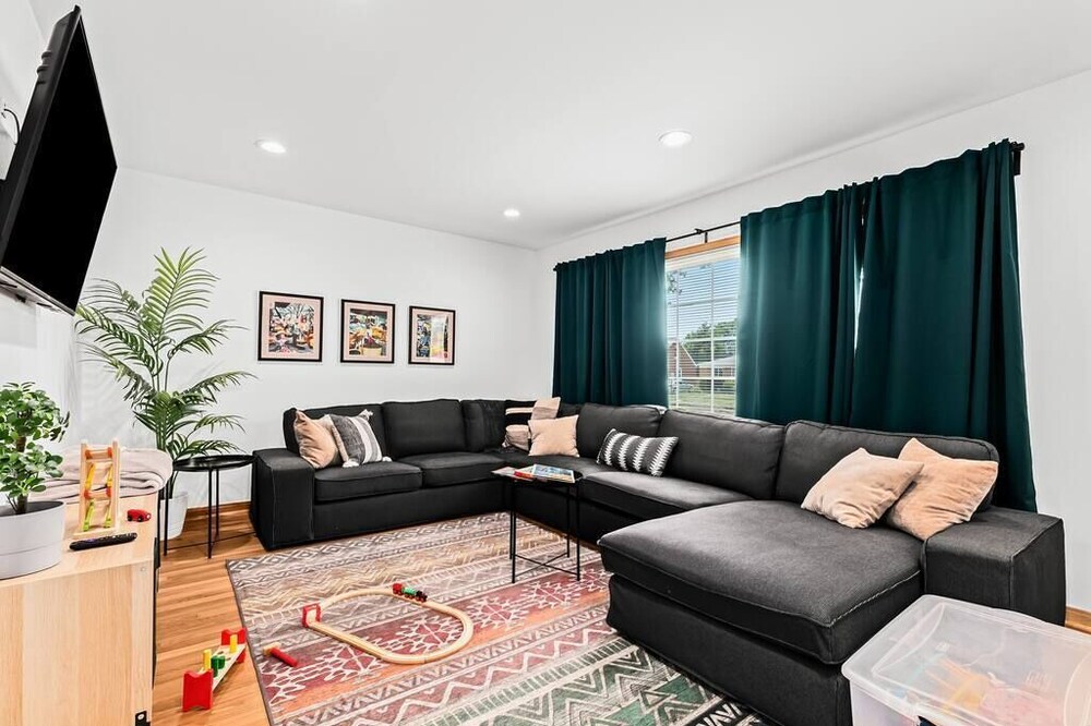 Comfy Family-Friendly & Centrally-Located Getaway