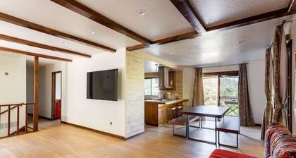 CHEERFUL HOUSE WITH RIVER AND MOUNTAIN VIEWS! NEW