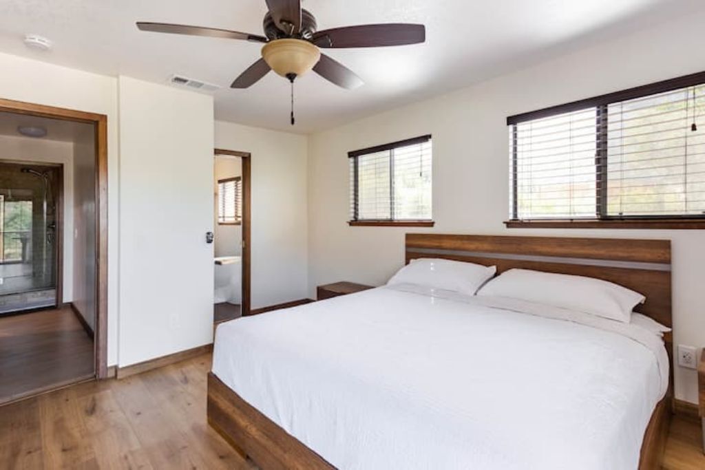 CHEERFUL HOUSE WITH RIVER AND MOUNTAIN VIEWS! NEW