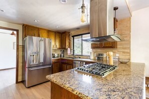 Fridge - CHEERFUL HOUSE WITH RIVER AND MOUNTAIN VIEWS! NEW (Three Rivers)