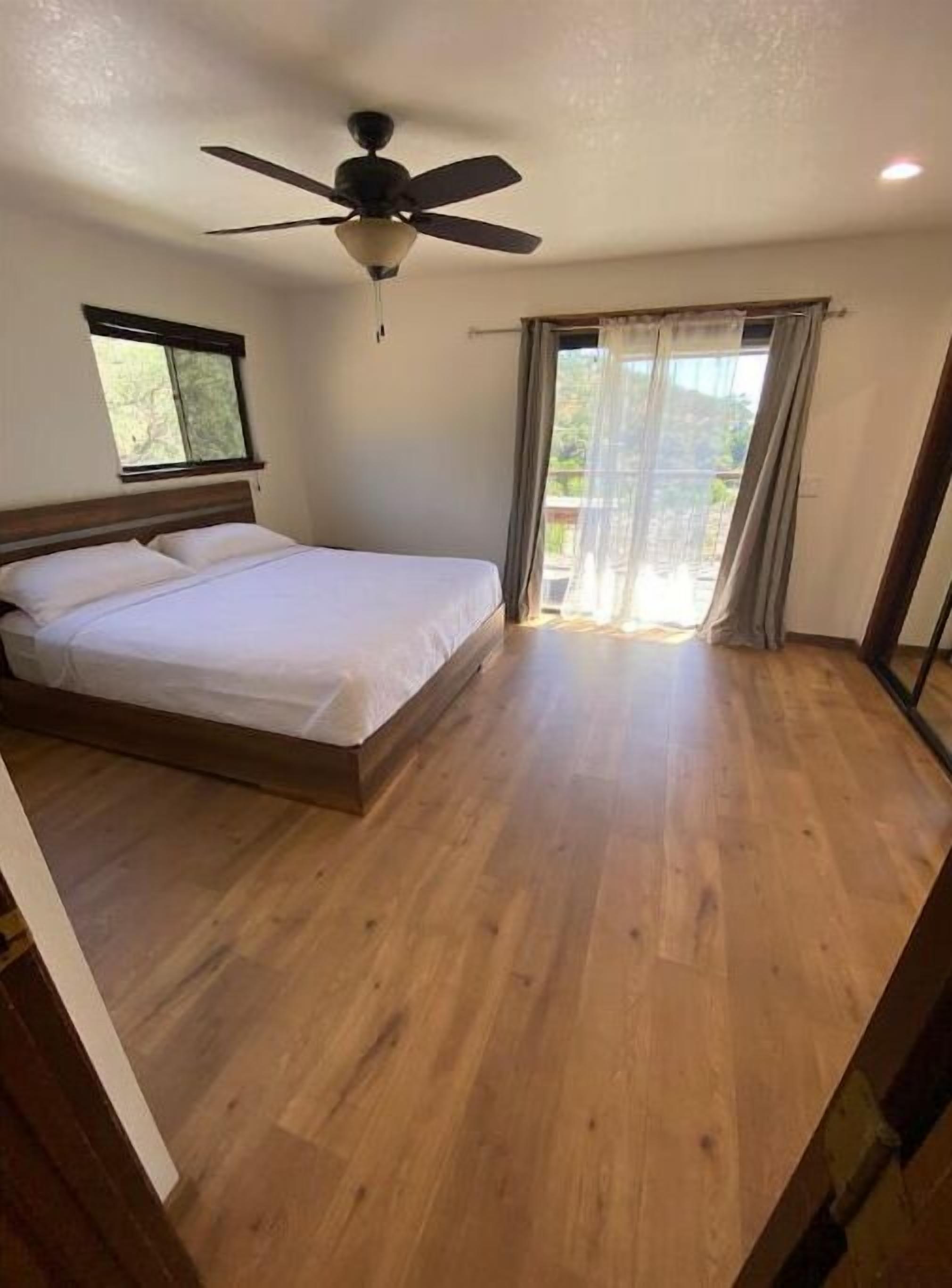 CHEERFUL HOUSE WITH RIVER AND MOUNTAIN VIEWS! NEW