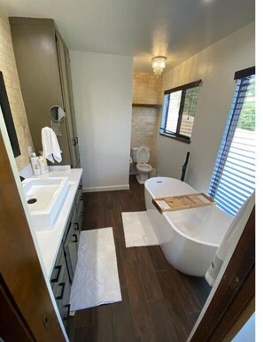 Bathroom - Private Getaway w/ River & Mountain Views (Three Rivers)