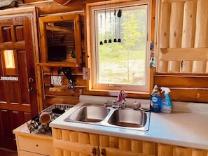 Refrigerador, horno, parrilla de estufa y cafetera y tetera
