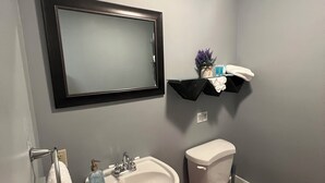 Bathroom - Eddies Place LLC (Berkeley Springs)