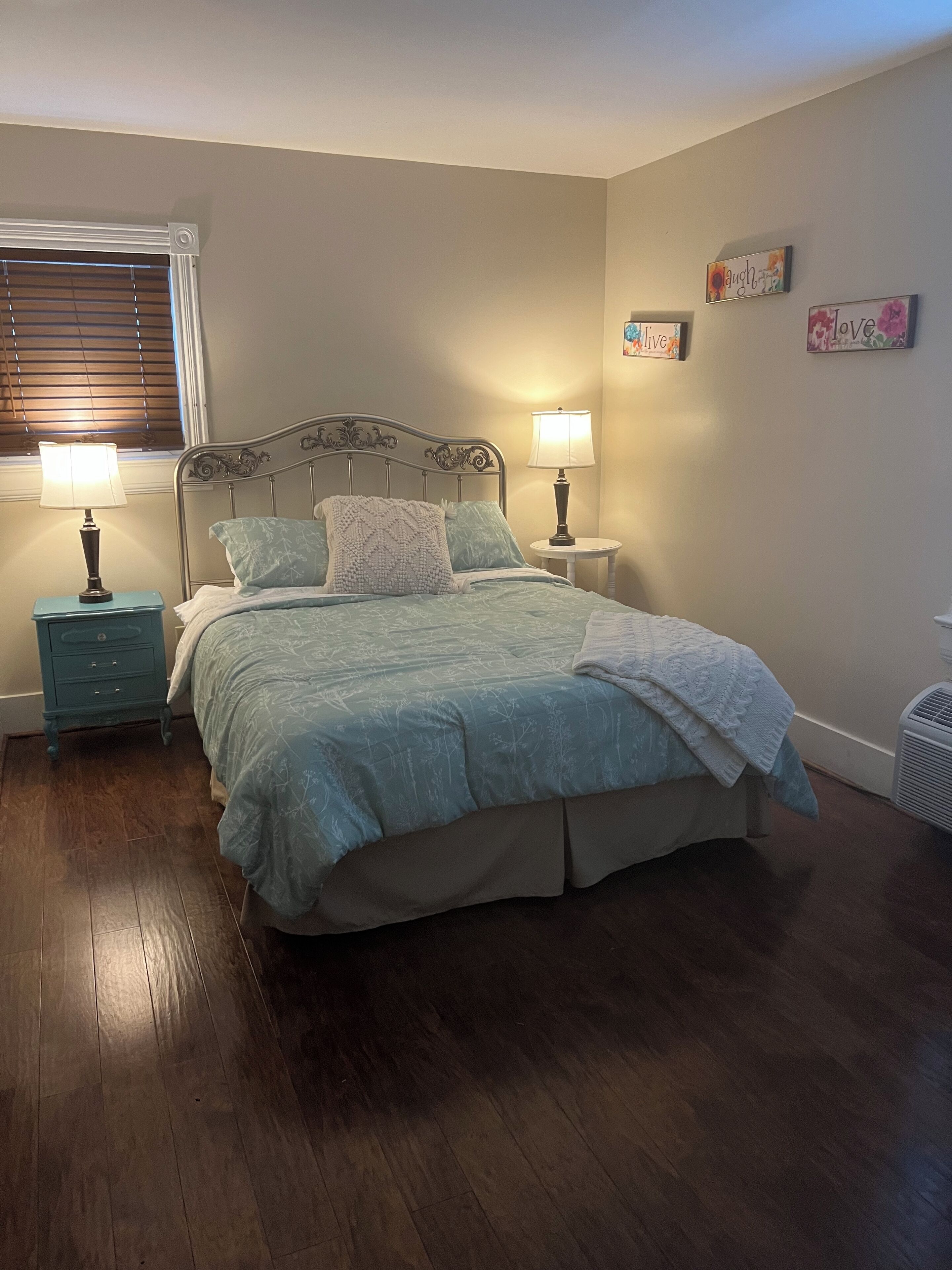 1 chambre, fer et planche à repasser, Wi-Fi, draps fournis