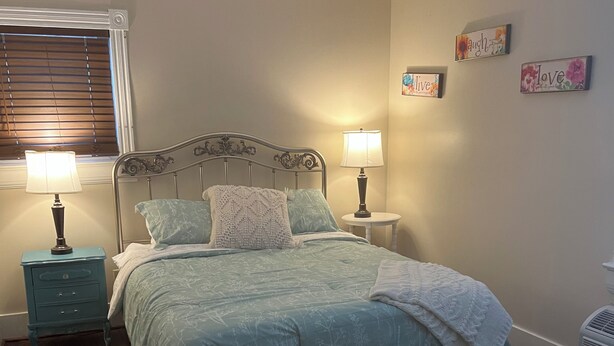 Room - Eddies Place LLC (Berkeley Springs)