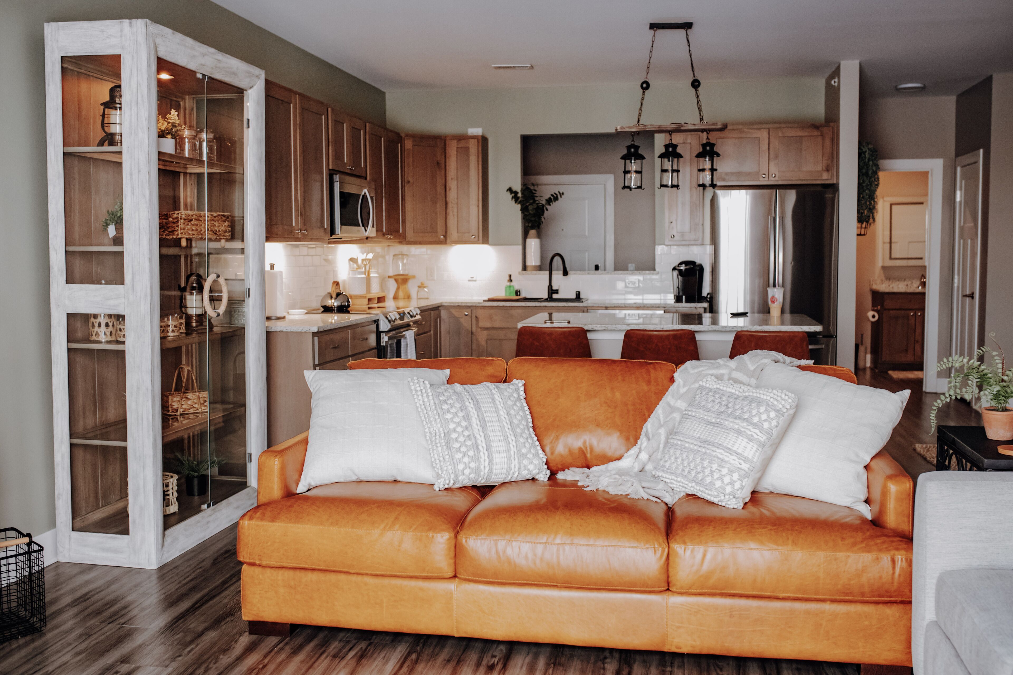 Luxury Waterfront 2BR w/ King Suite