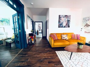 TV - Stay in Rome GA Downtown Blue 1 by SiriS (Rome)