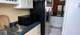 Cozy 3 Bedroom Suburb. Stay!.