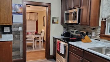 冰箱、微波炉、烤箱、炉灶