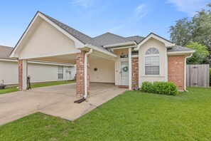 Exterior - Full Home on Sunstone with fast WiFi and easy access. (Lafayette)