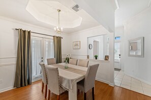 Dining - Full Home on Sunstone with fast WiFi and easy access. (Lafayette)
